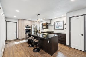 7648 - 1320 Darwin St_009 (2).jpg