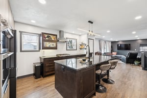 7648 - 1320 Darwin St_010 (2).jpg