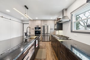 7648 - 1320 Darwin St_011.jpg