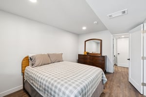 7648 - 1320 Darwin St_019.jpg