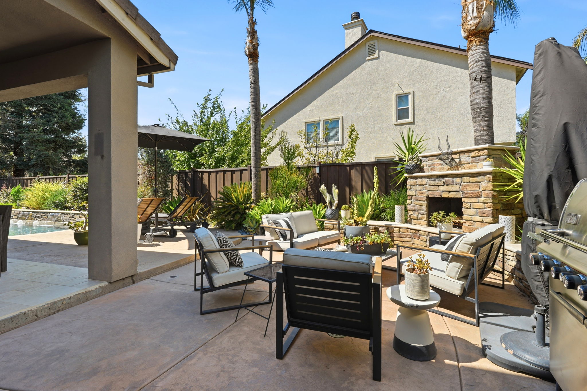 051_F8_1320 Eastlake Cir