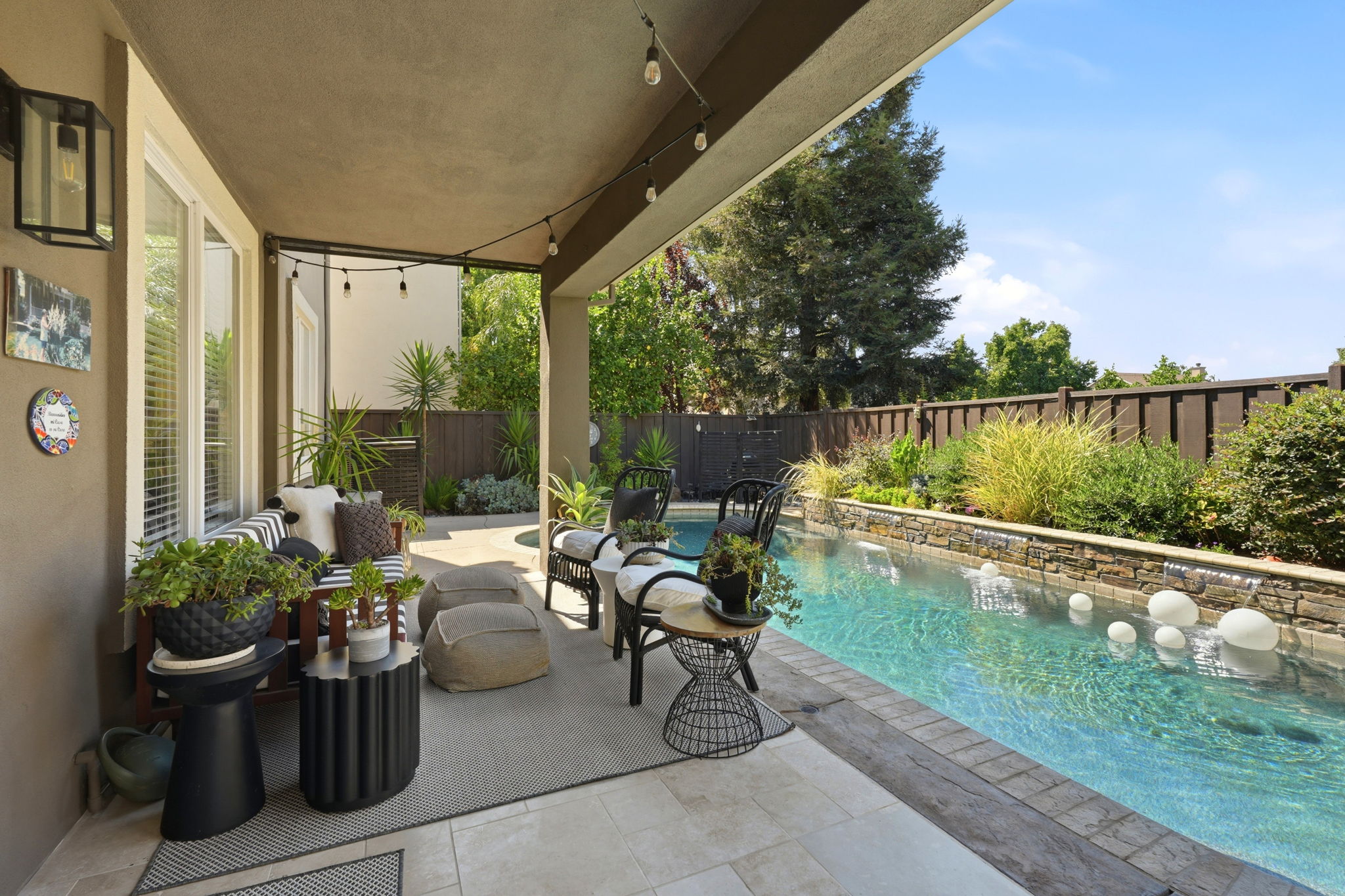 054_F8_1320 Eastlake Cir