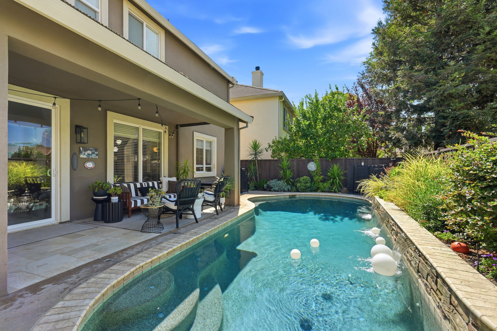 055_F8_1320 Eastlake Cir