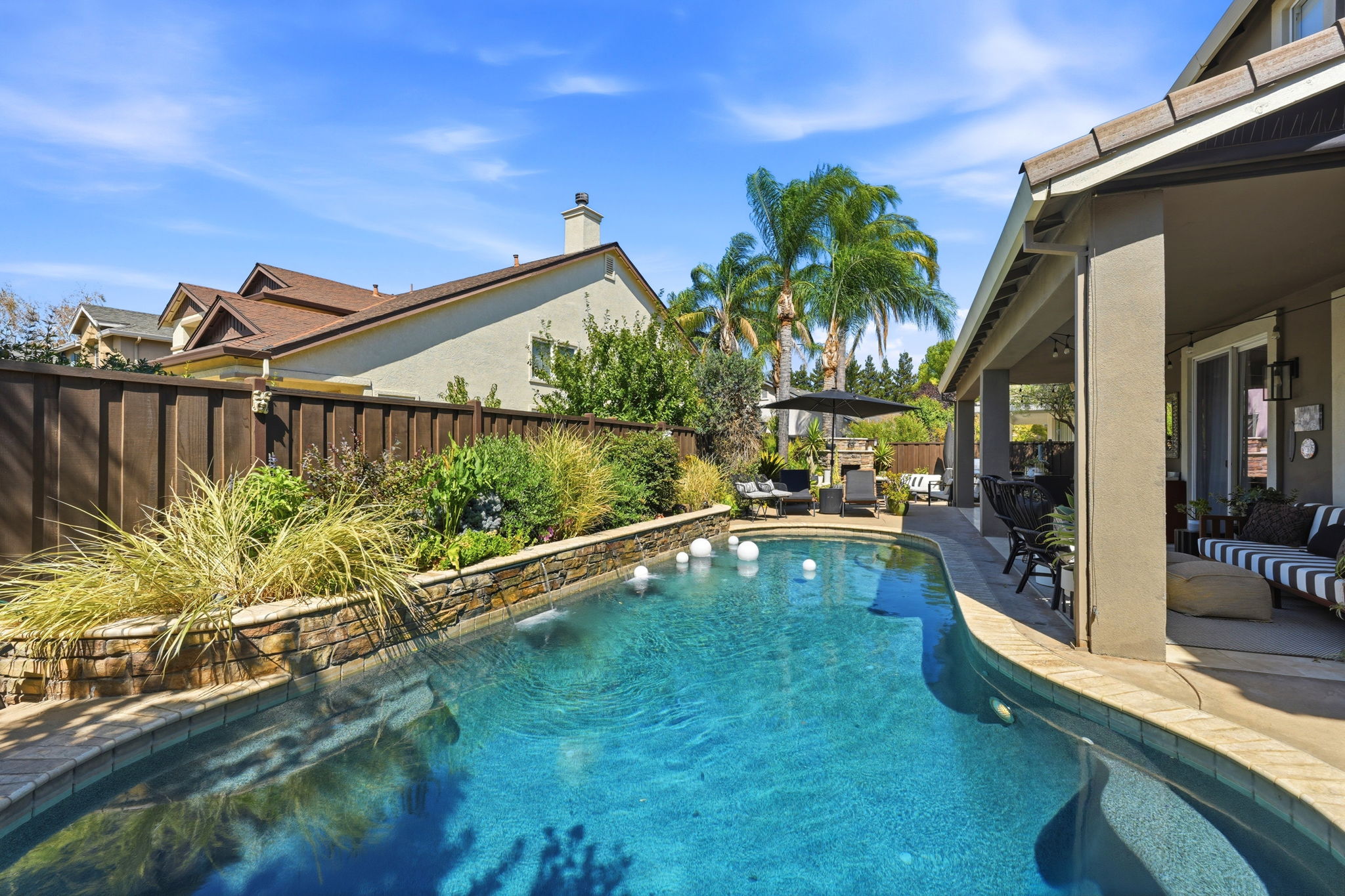 056_F8_1320 Eastlake Cir