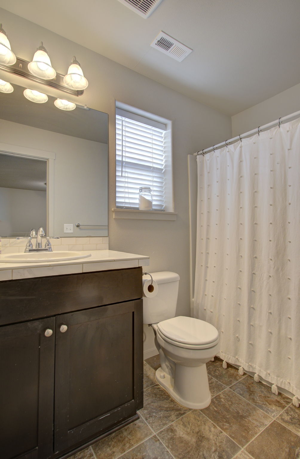 03 bathroom V