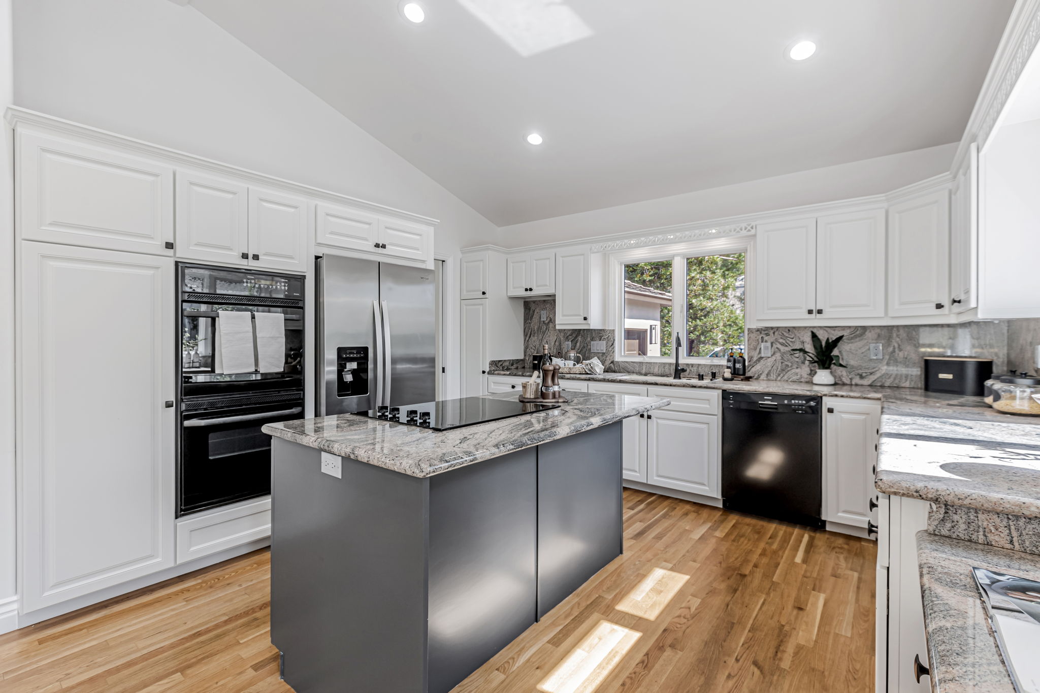 014_1320 Oak Ave