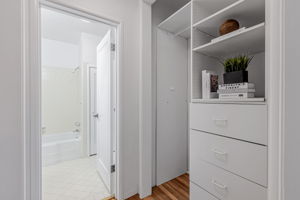 037_1320 Oak Ave