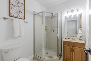040_1320 Oak Ave