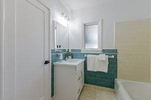 041_1320 Oak Ave