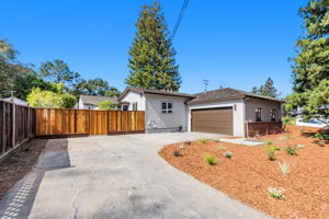 050_1320 Oak Ave