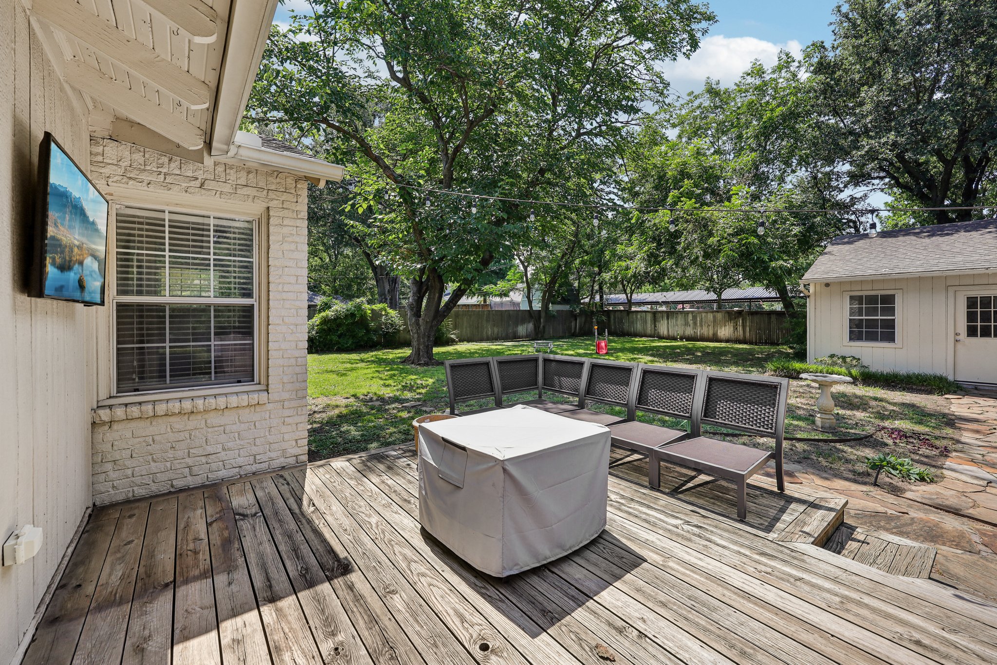 Redbud Dr-S0907-034.jpg