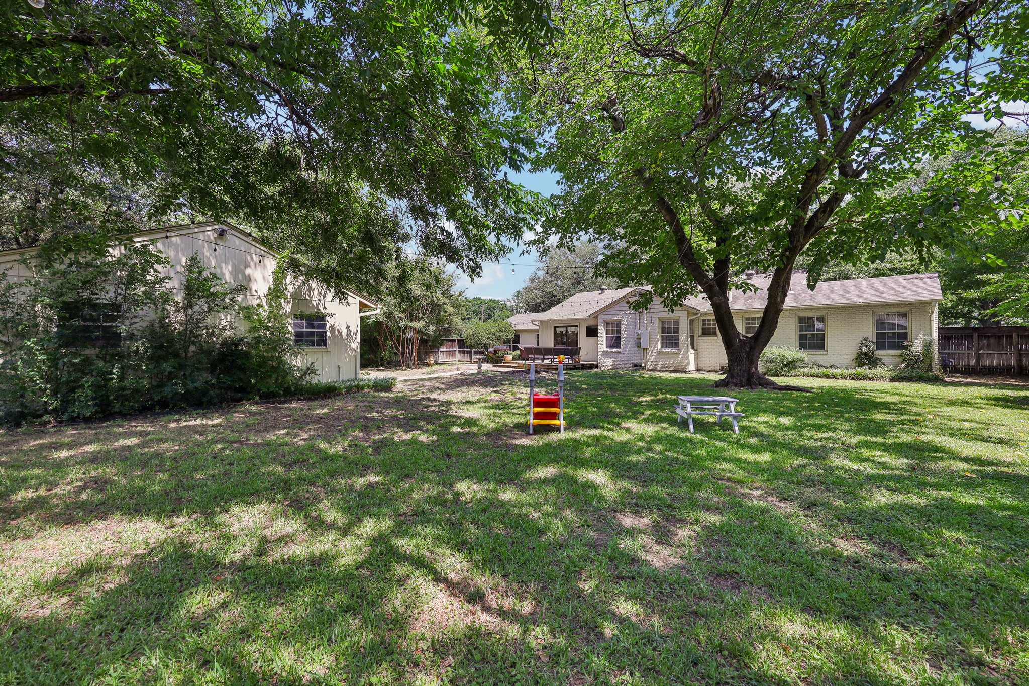 Redbud Dr-S0907-039.jpg