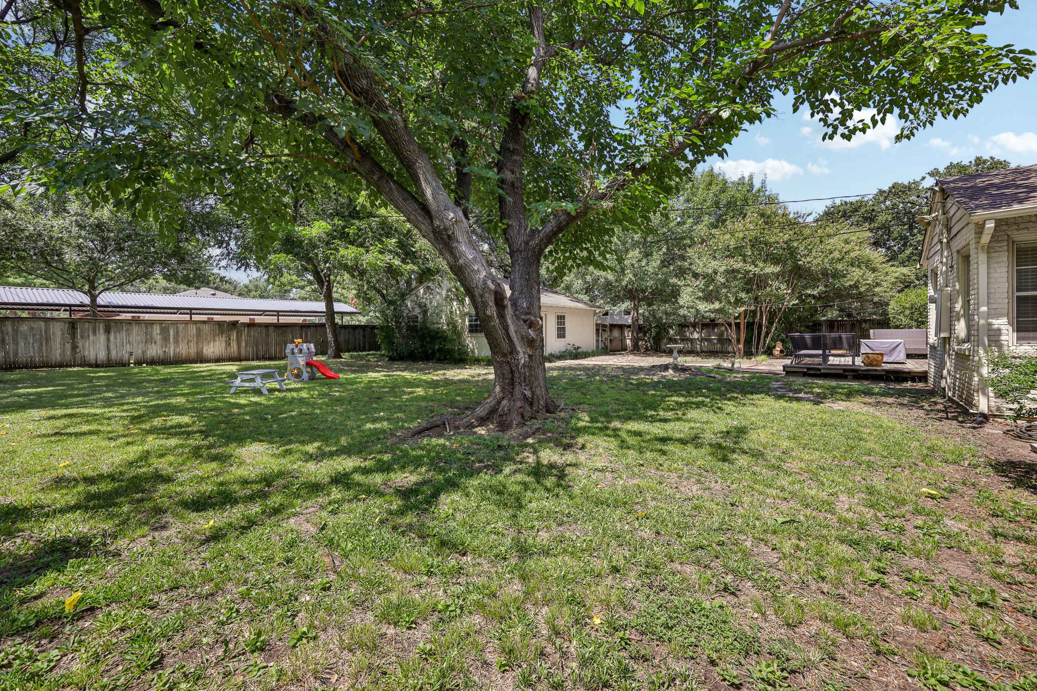 Redbud Dr-S0907-040.jpg