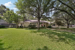 Redbud Dr-S0907-001.jpg