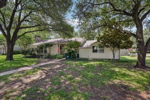 Redbud Dr-S0907-002.jpg