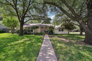 Redbud Dr-S0907-003.jpg