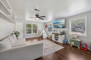 Redbud Dr-S0907-022.jpg
