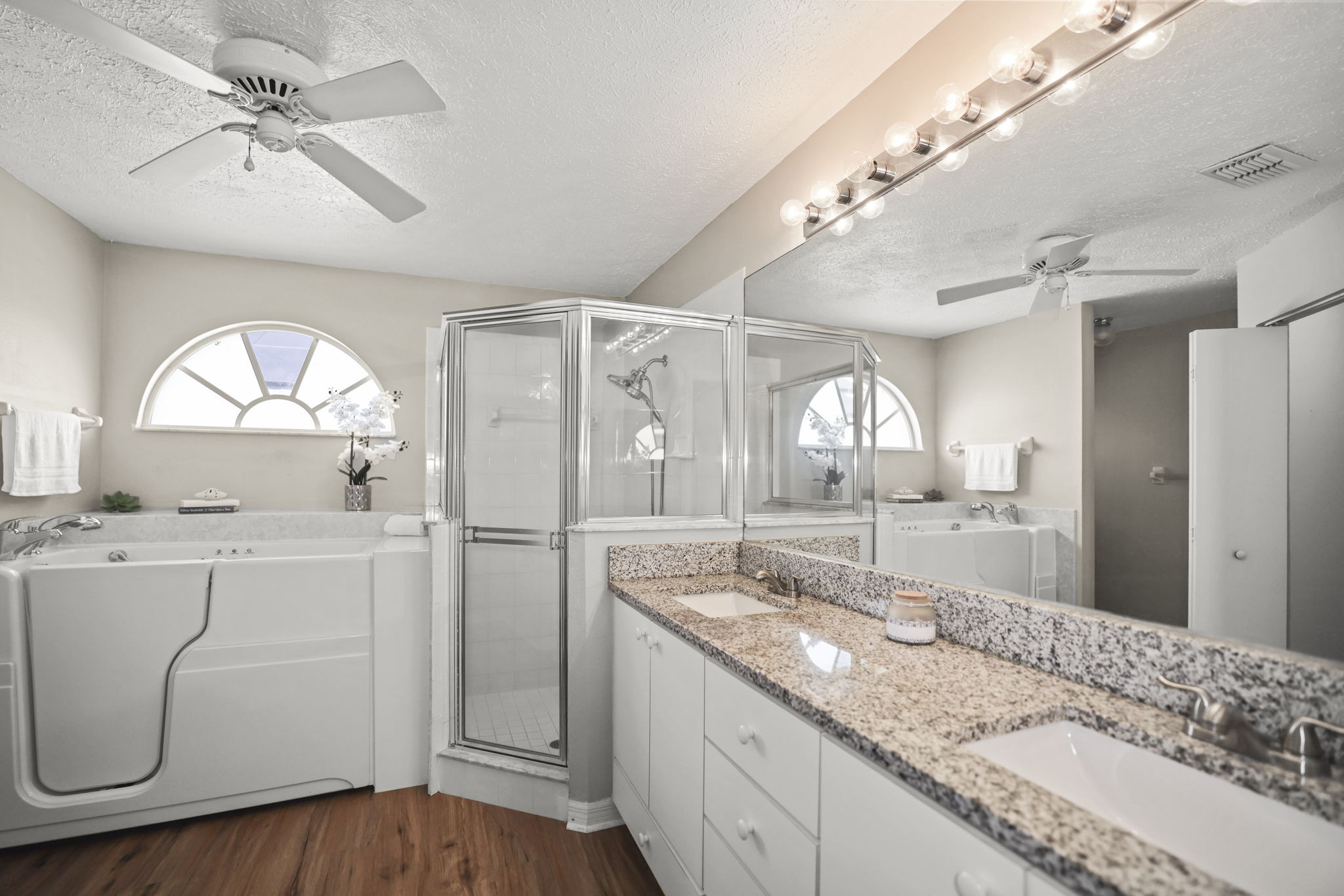 Bathroom 1 - 495A1002