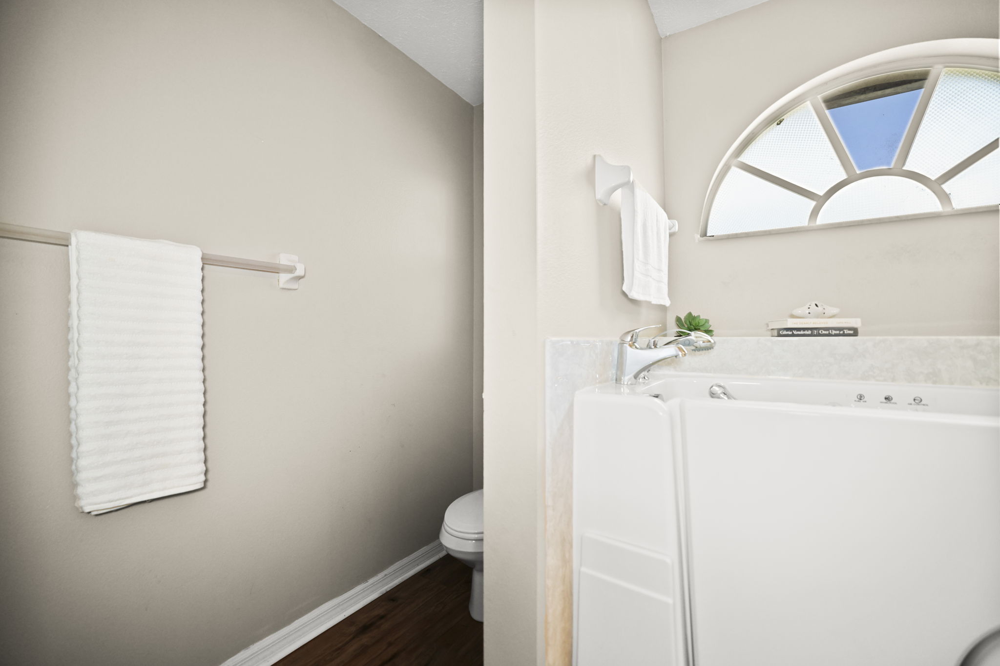 Bathroom 1 - 495A1004