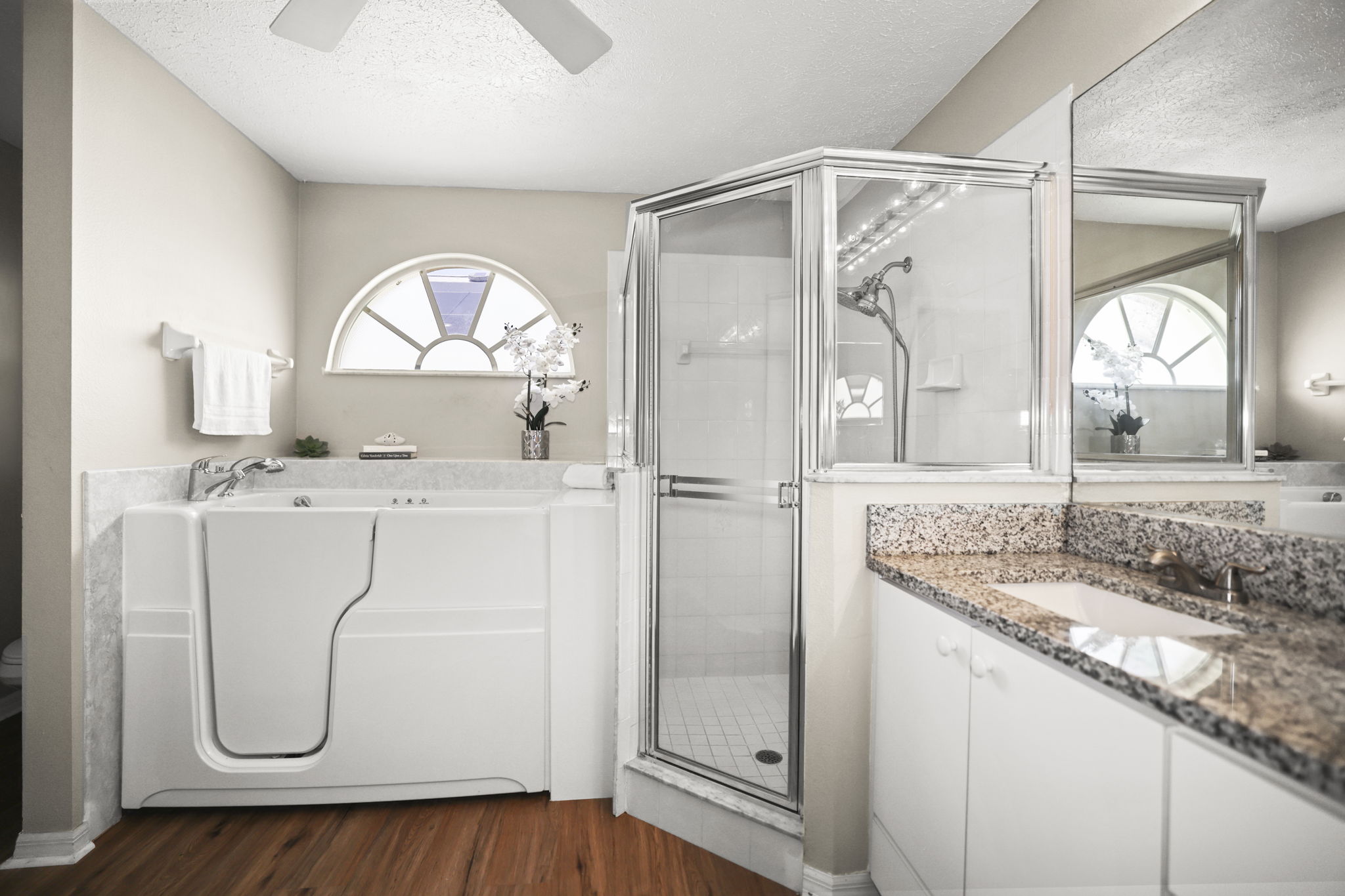 Bathroom 1 - 495A1008