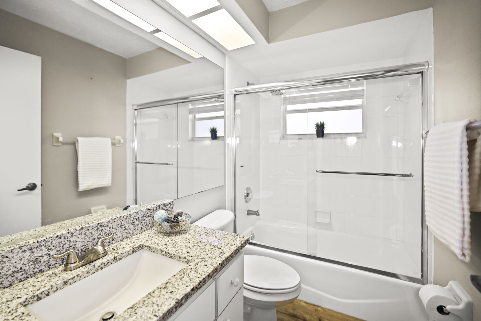 Bathroom 2 - 495A0979