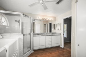 Bathroom 1 - 495A1006