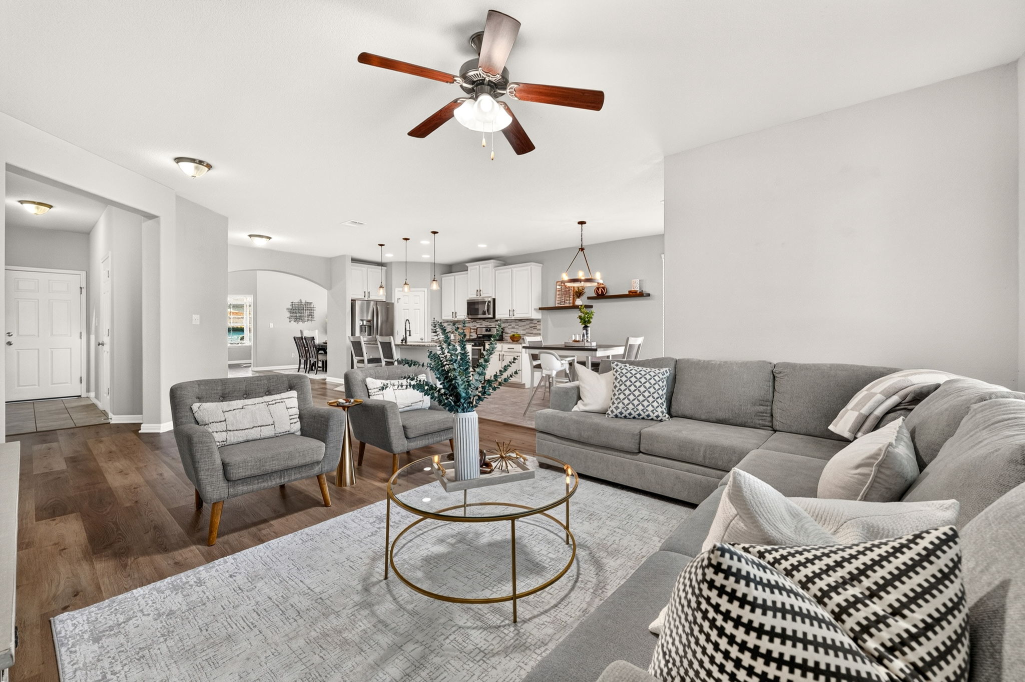  Photo 8