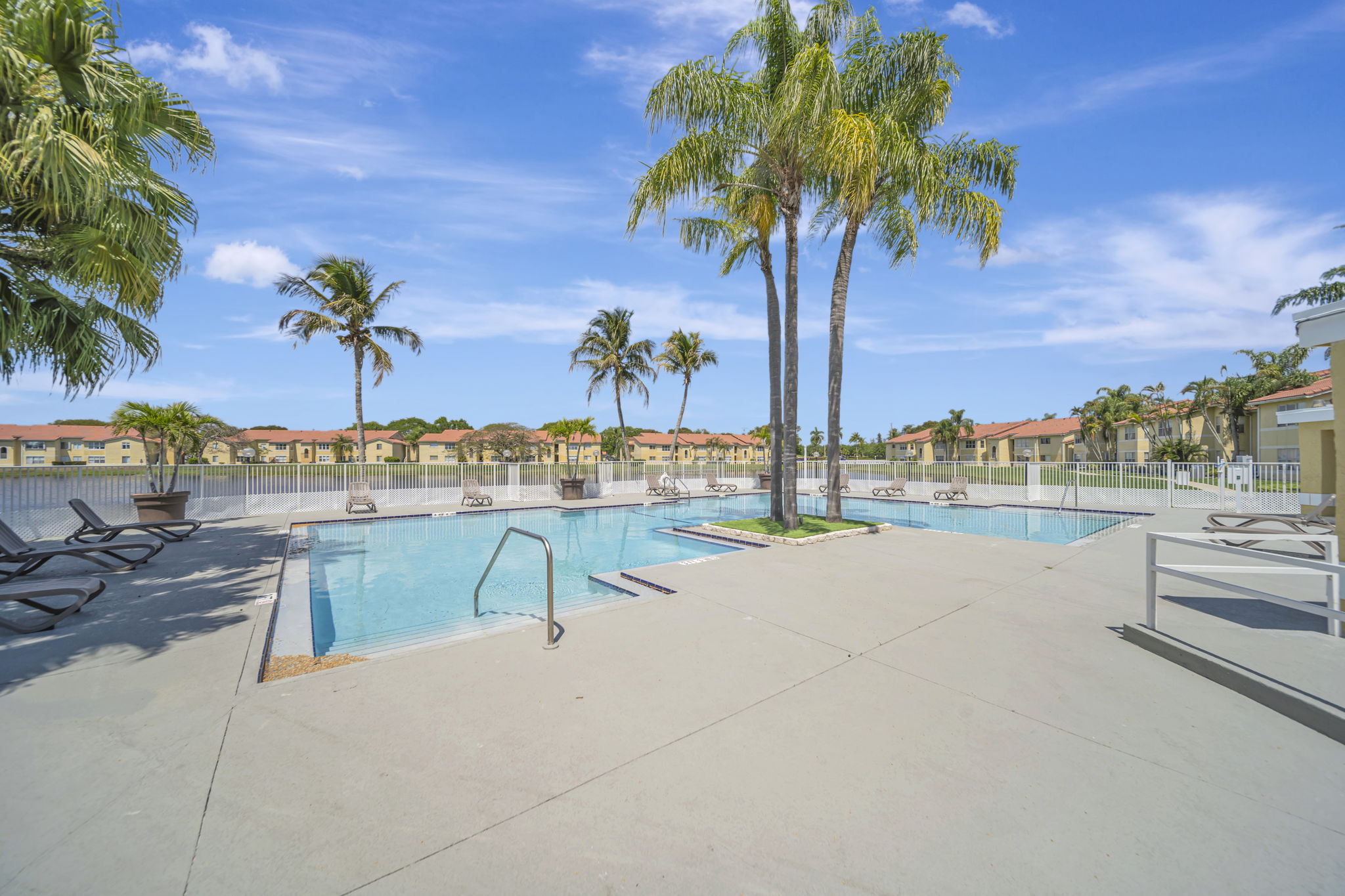 10207 Sunrise Lakes Blvd #204, Sunrise, FL 33322, US Photo 43