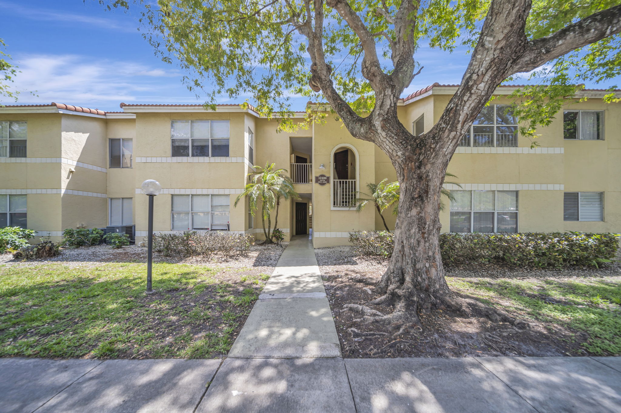 10207 Sunrise Lakes Blvd #204, Sunrise, FL 33322, US Photo 2