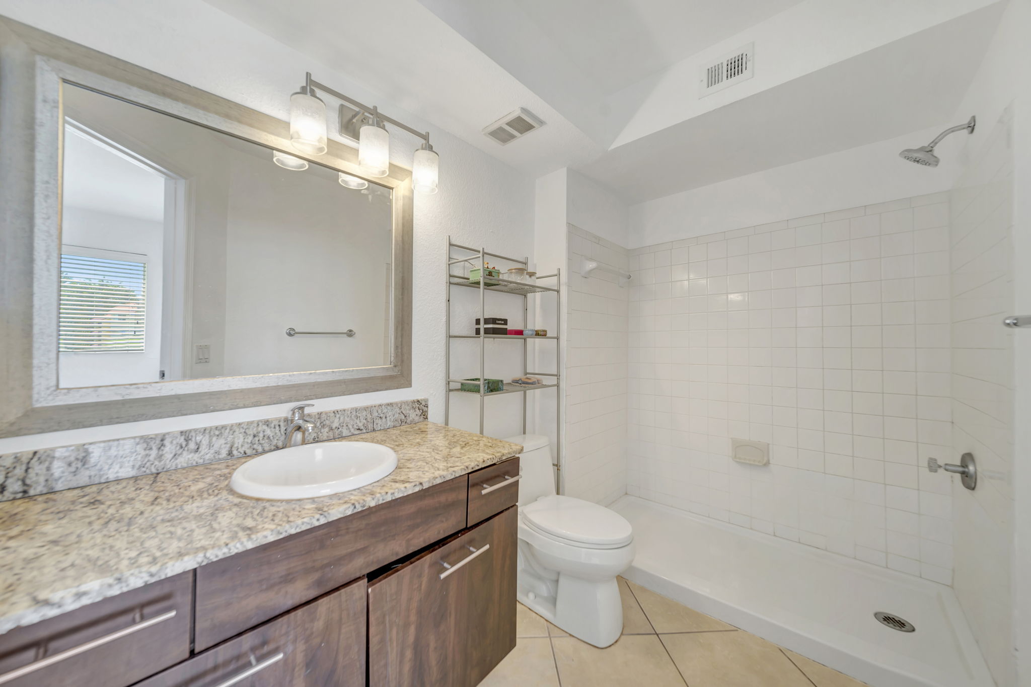 10207 Sunrise Lakes Blvd #204, Sunrise, FL 33322, US Photo 21