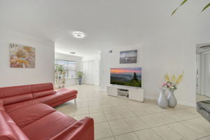 10207 Sunrise Lakes Blvd #204, Sunrise, FL 33322, US Photo 3