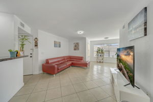 10207 Sunrise Lakes Blvd #204, Sunrise, FL 33322, US Photo 4