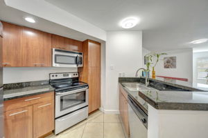 10207 Sunrise Lakes Blvd #204, Sunrise, FL 33322, US Photo 14