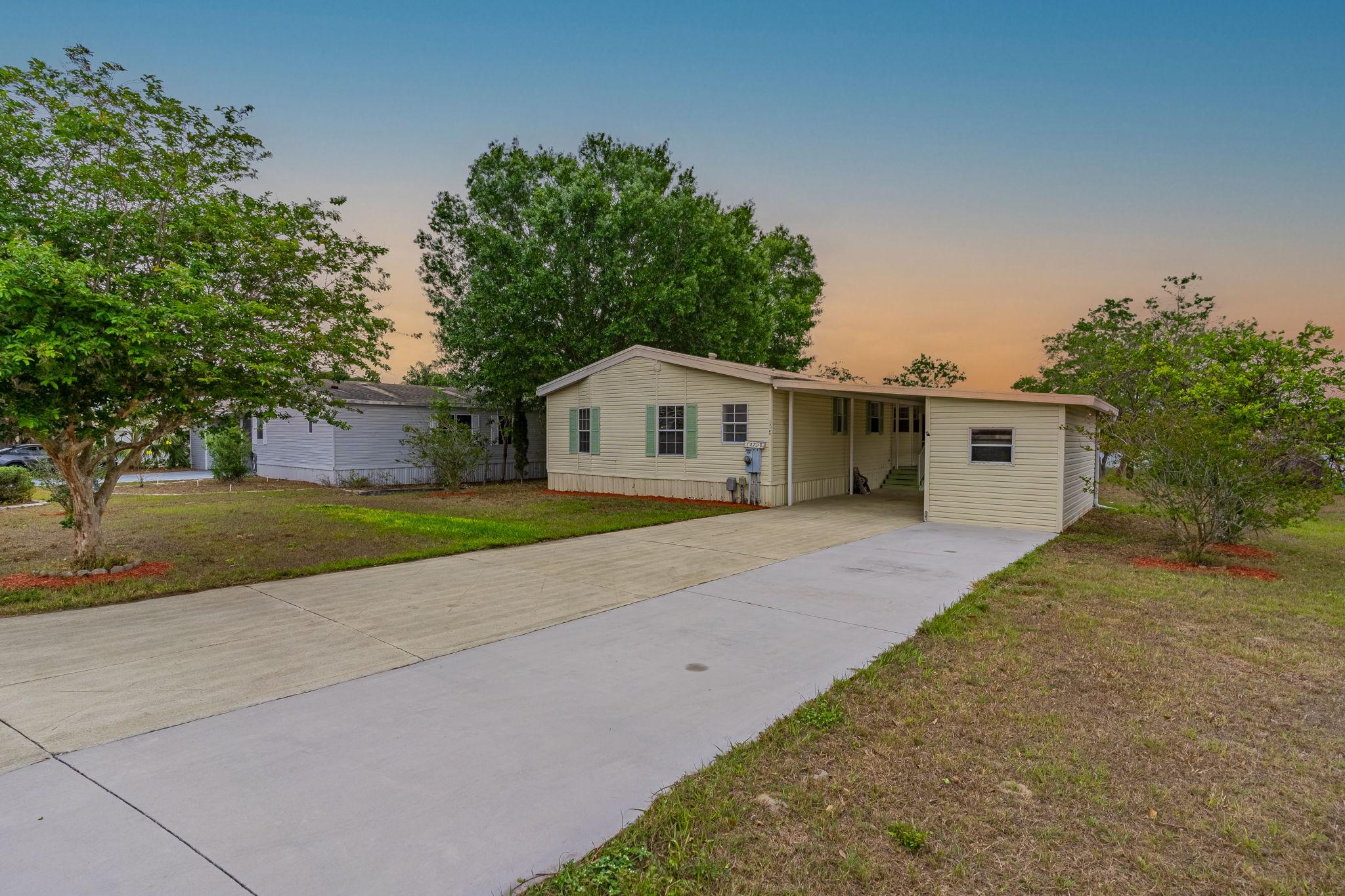 13209 Plum Lake Cir, Minneola, FL 34715 Au Courant Marketing