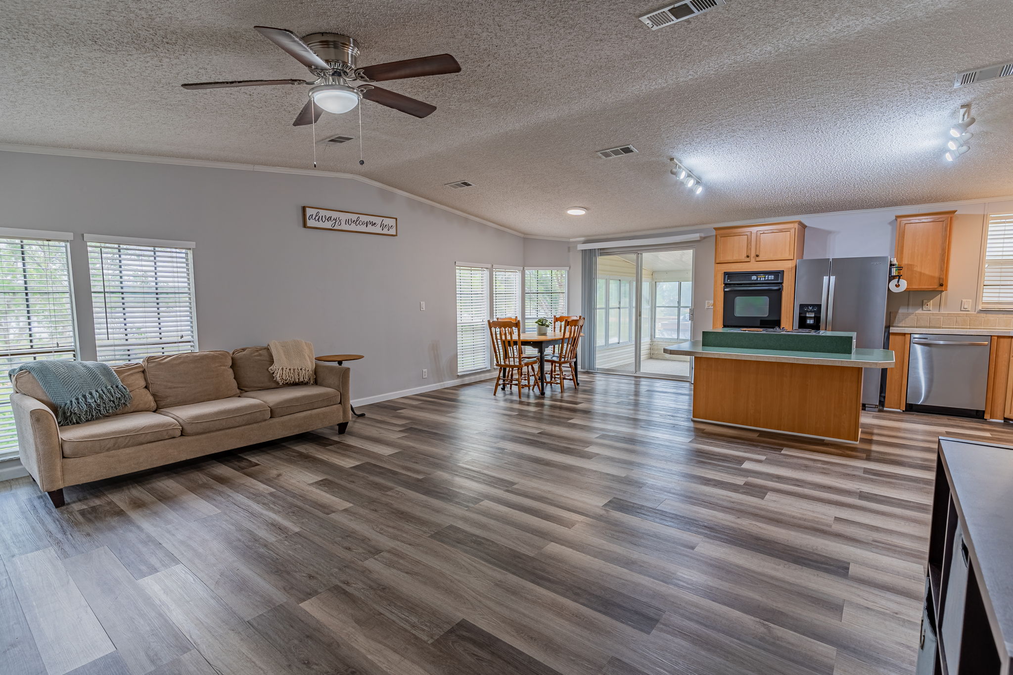 13209 Plum Lake Cir, Minneola, FL 34715 Au Courant Marketing