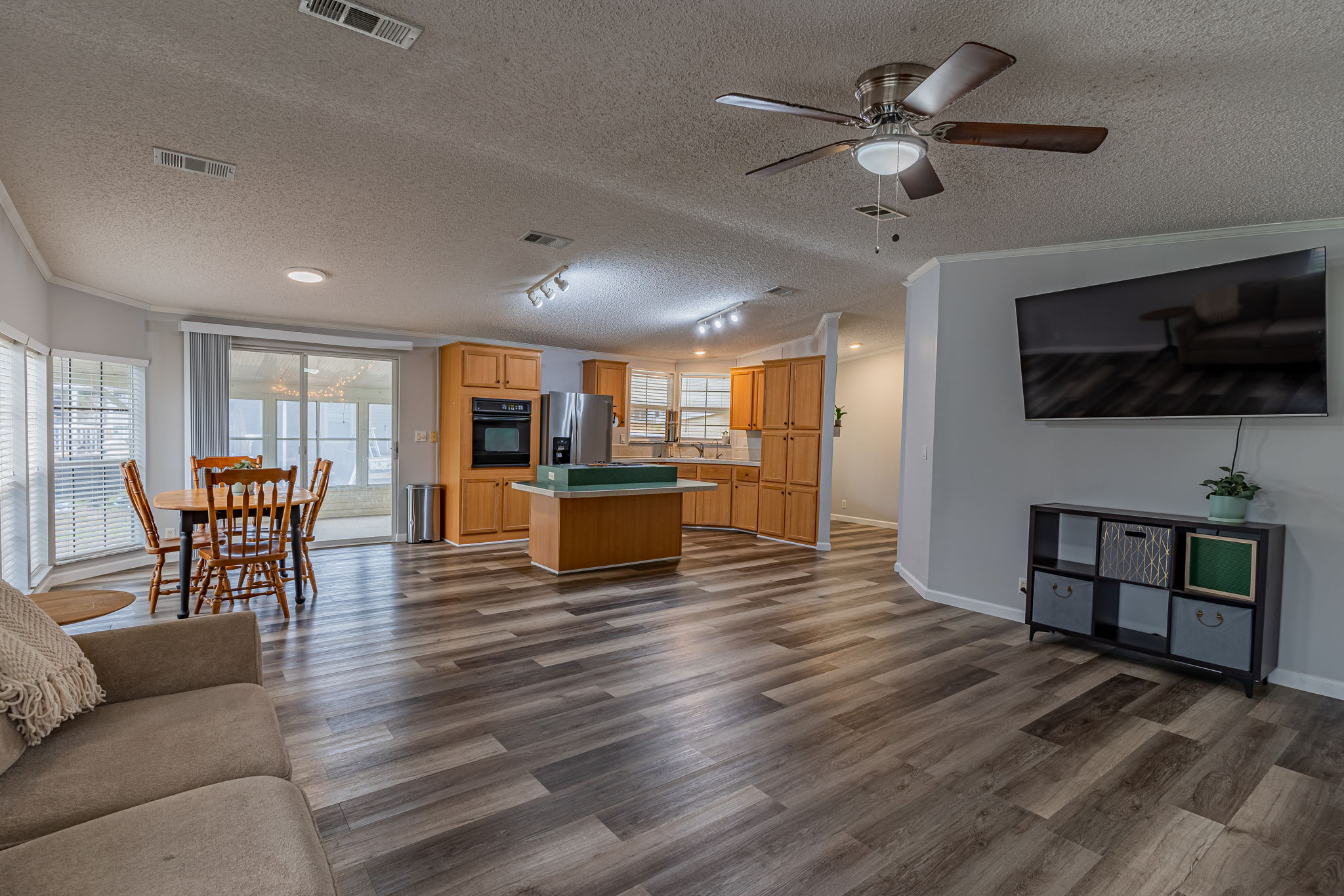 13209 Plum Lake Cir, Minneola, FL 34715 Au Courant Marketing