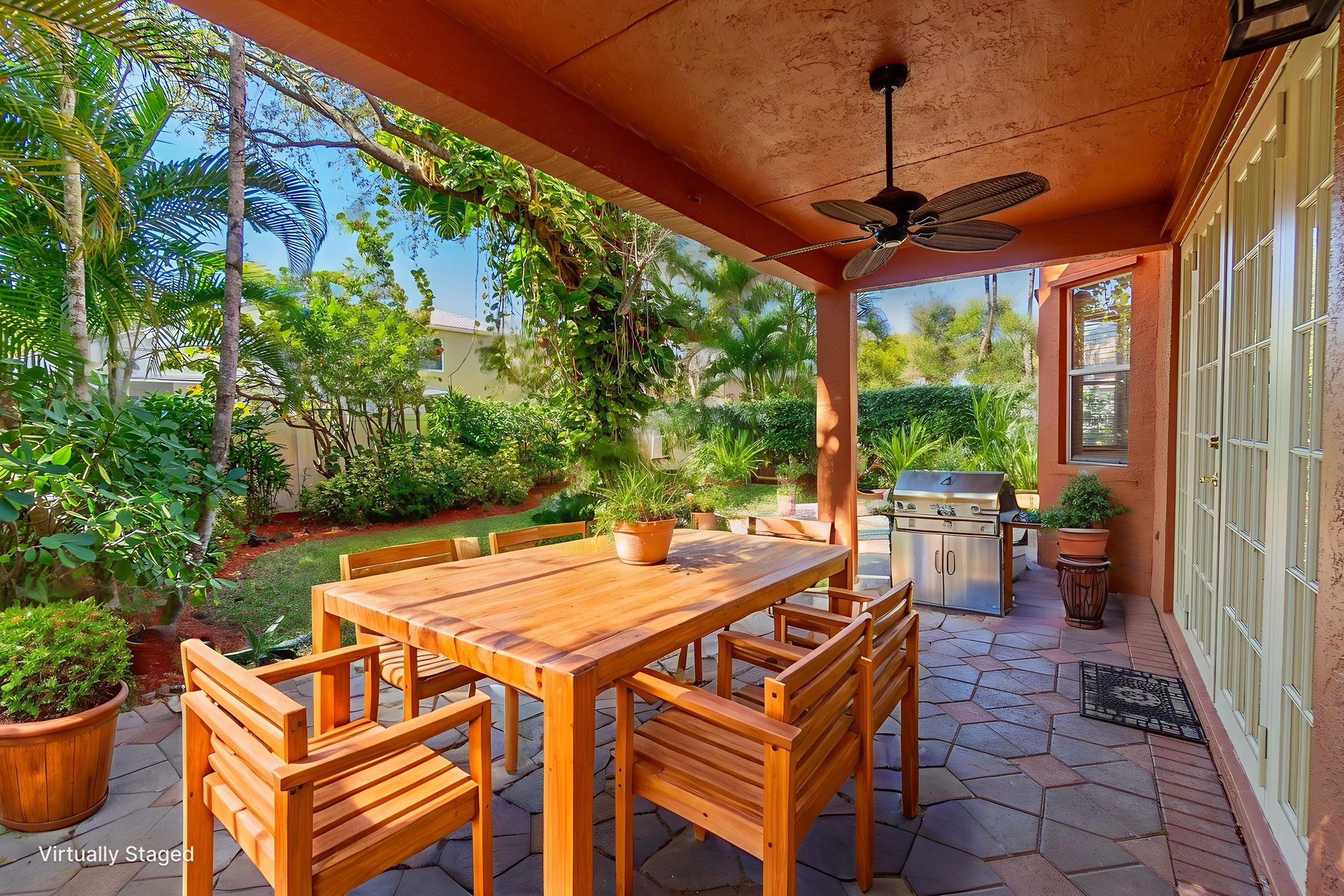 DSC00274 virtually staged.jpeg