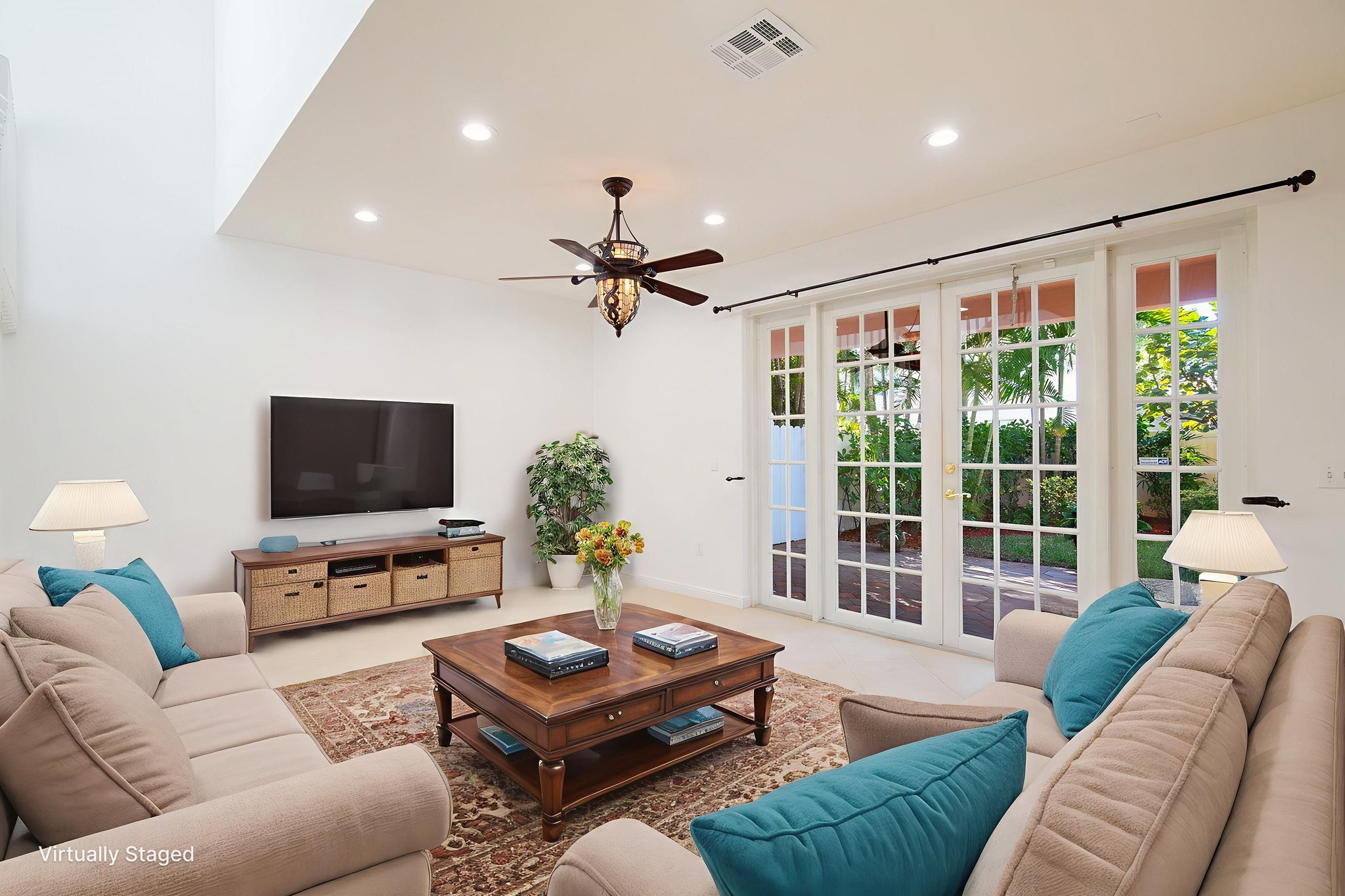 DSC00251 virtually staged.jpeg