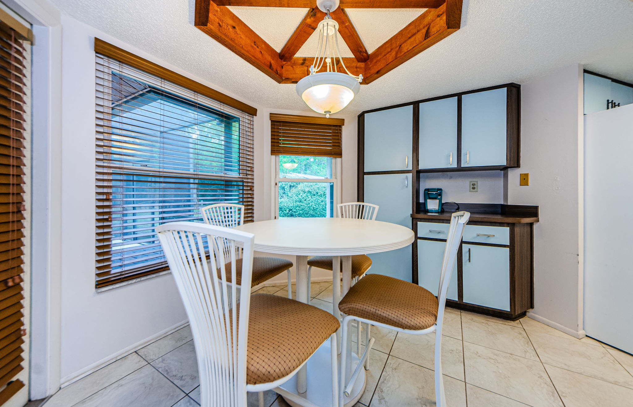 Kitchen Eat-In 1