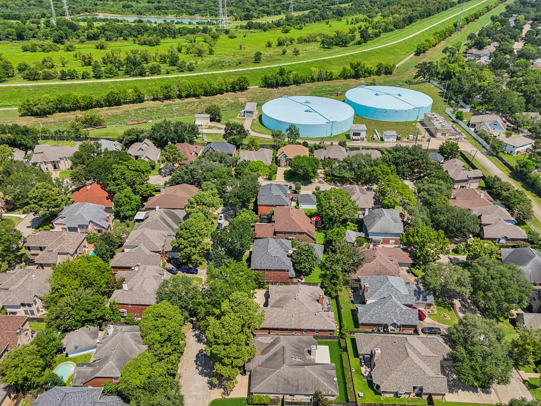 W Forest Dr-L1008-002.jpg