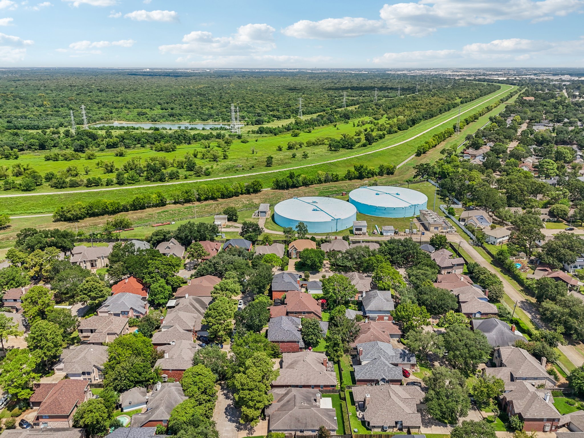 W Forest Dr-L1008-003.jpg