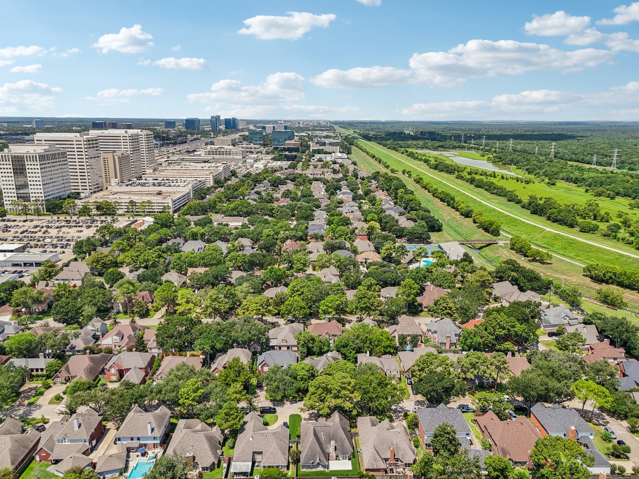 W Forest Dr-L1008-008.jpg