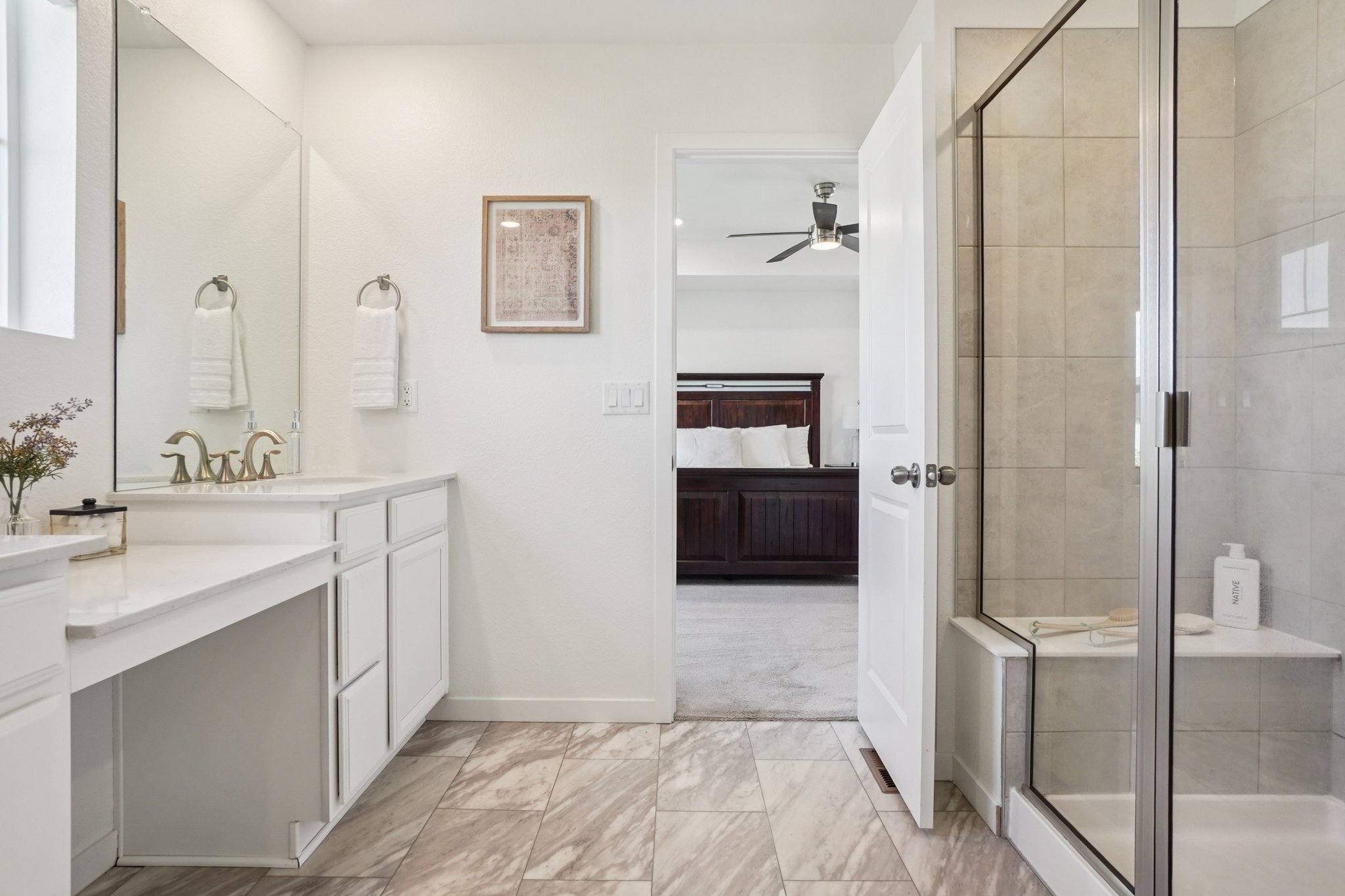 E 110th Pl-S2308-041.jpg