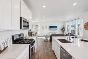 E 110th Pl-S2308-017.jpg
