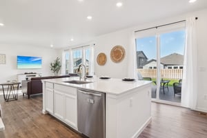 E 110th Pl-S2308-018.jpg