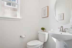 E 110th Pl-S2308-022.jpg