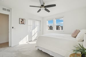 E 110th Pl-S2308-025.jpg