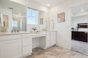 E 110th Pl-S2308-042.jpg