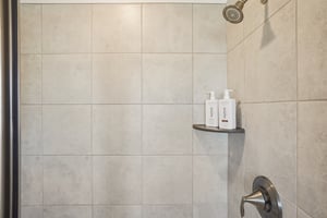 E 110th Pl-S2308-045.jpg