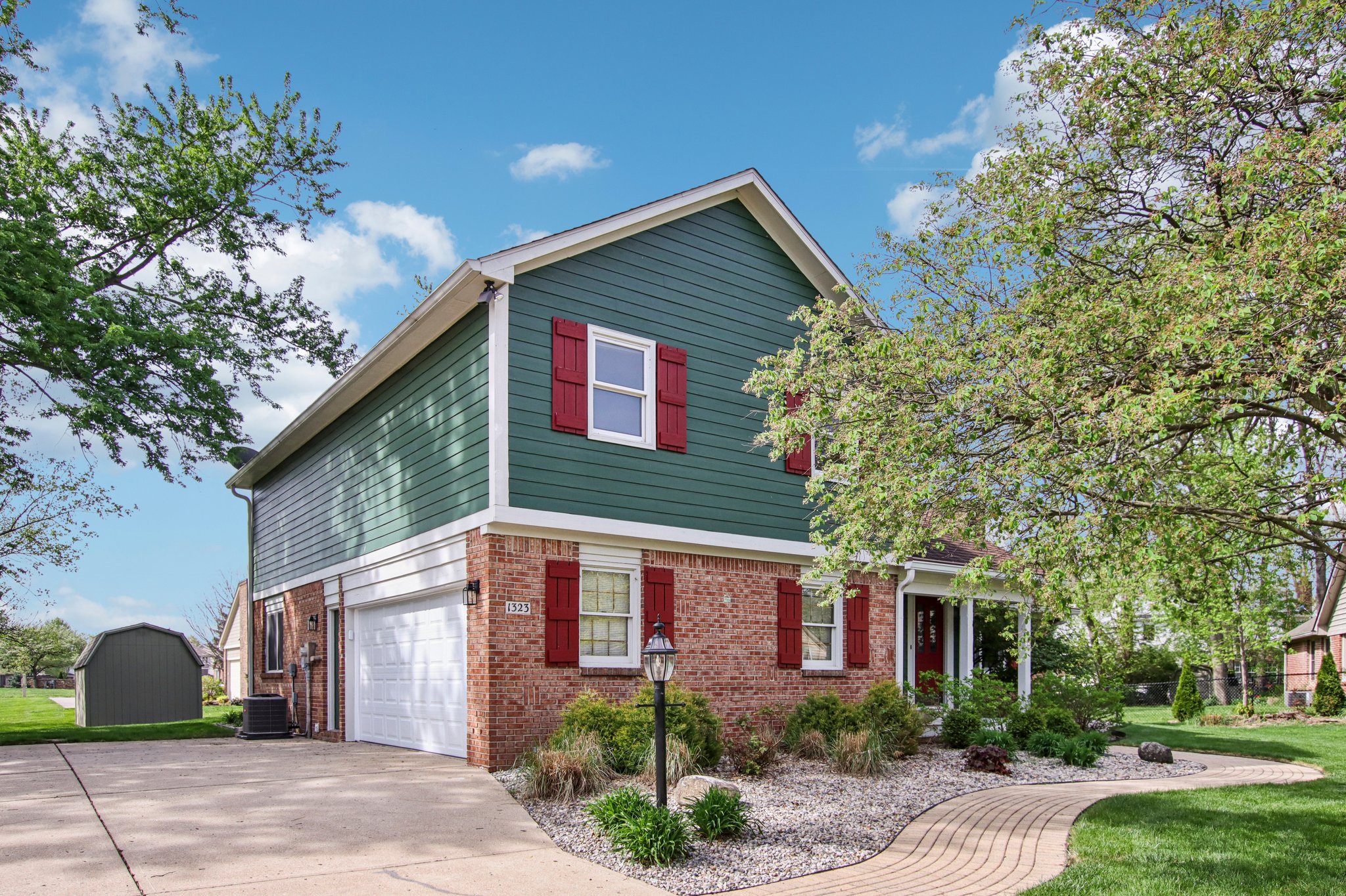 Thistlewood Ct-S1804-004.jpg